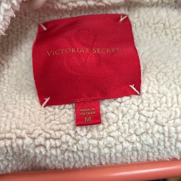 VICTORIA SECRET WARM & COZY ROBE FAUX FUR SIZE M - Picture 3 of 5